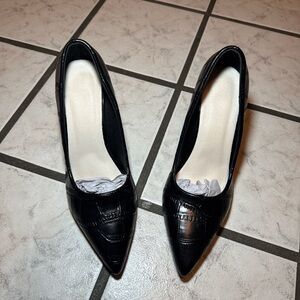 Black faux leather pointed toe pumps